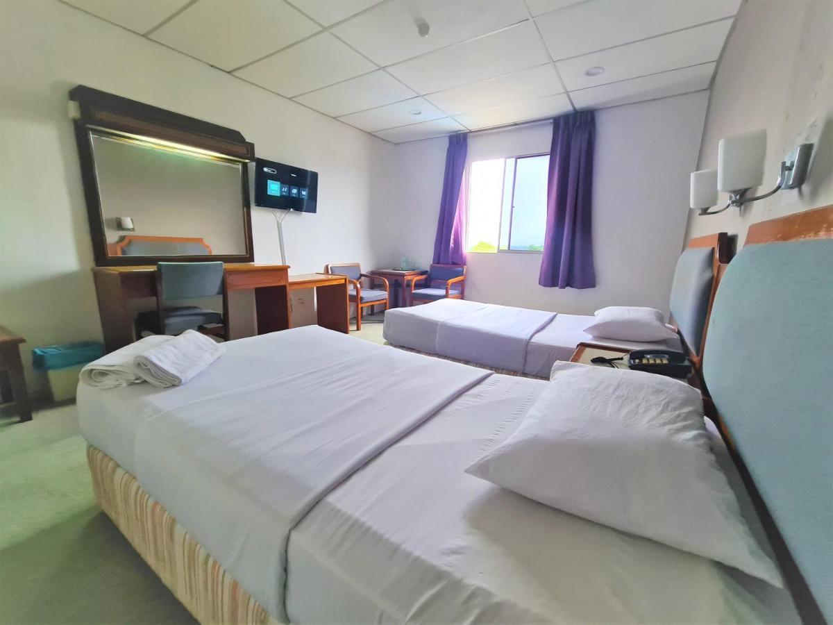Anika Inn - Kluang Keluang Exterior foto