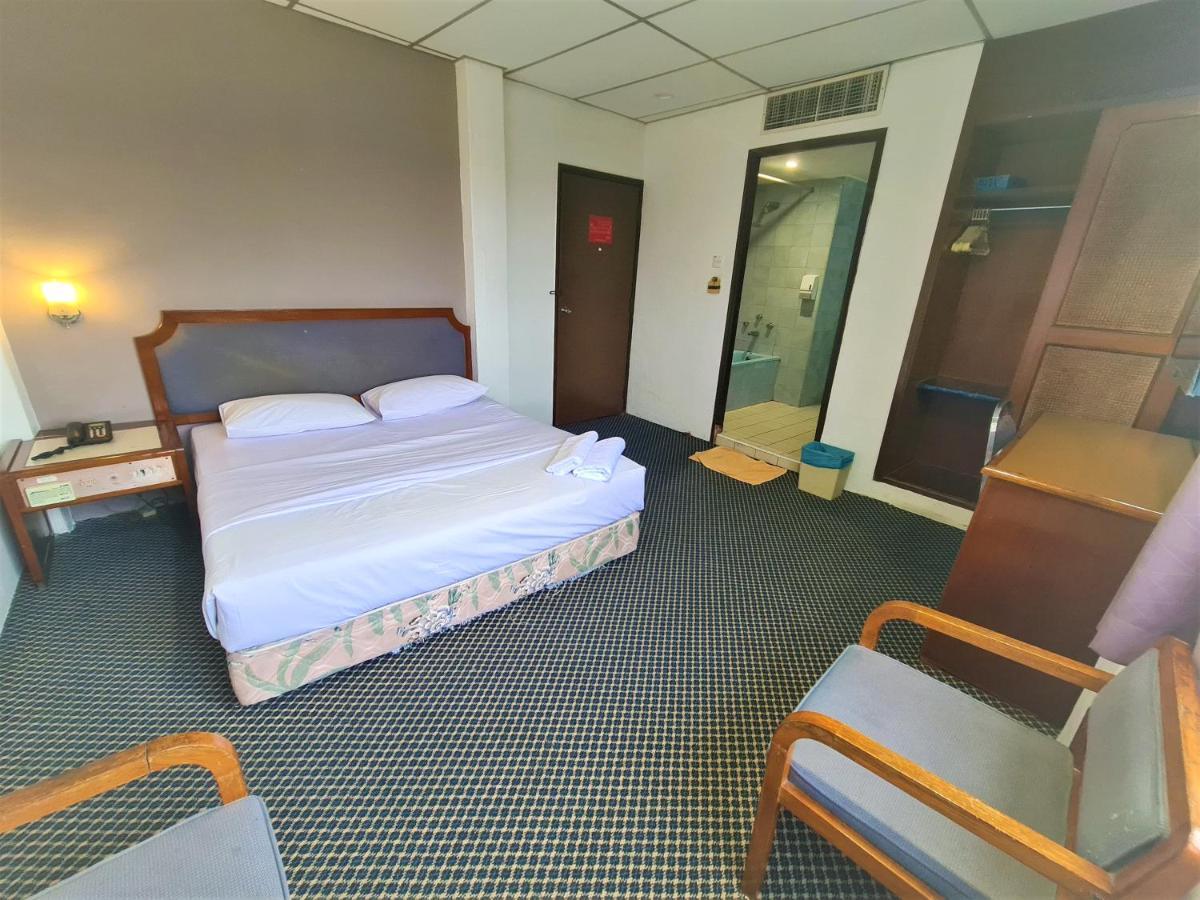 Anika Inn - Kluang Keluang Exterior foto
