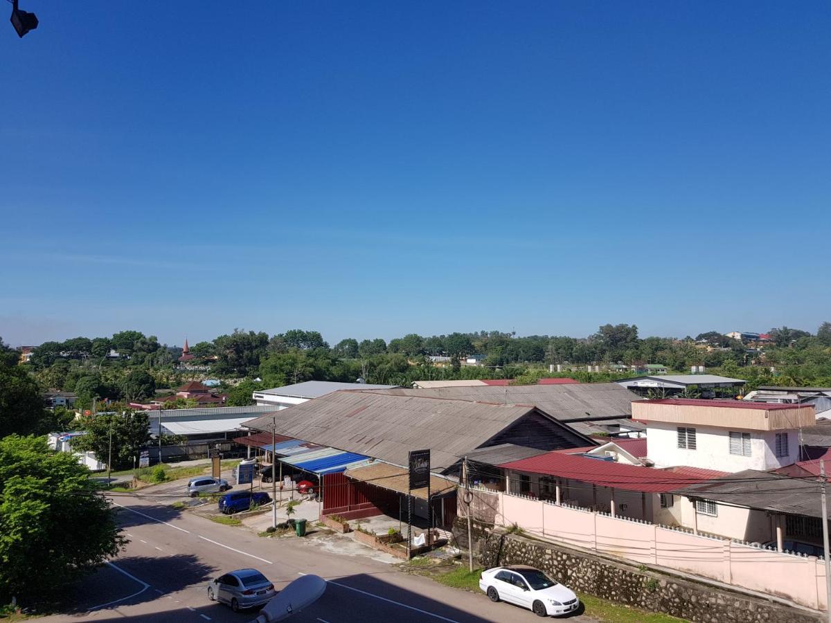 Anika Inn - Kluang Keluang Exterior foto